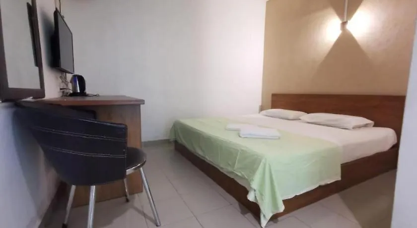 *** Hotel Rumah Tumpangan Abby Chemor Malaysia